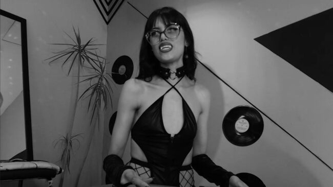 Sexy Vampire _Jessy_moon_ Flashes Her Fangs