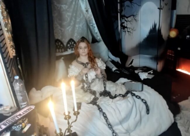 Batstarial Is Looking For A Happily Ever After (Some Chains)