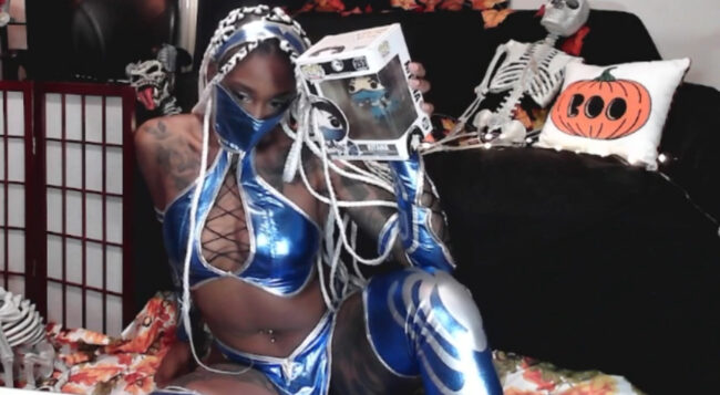 Mochahoneyxox's Stunning Kitana Themed Cosplay Show