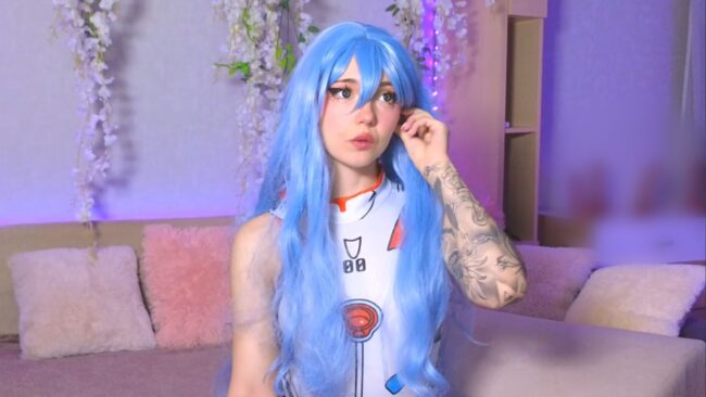 Badbitchcuteface Shows Off Her Cute Plugsuit