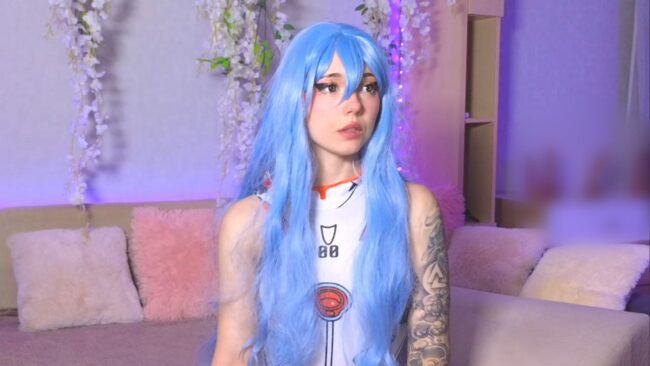 Badbitchcuteface Shows Off Her Cute Plugsuit