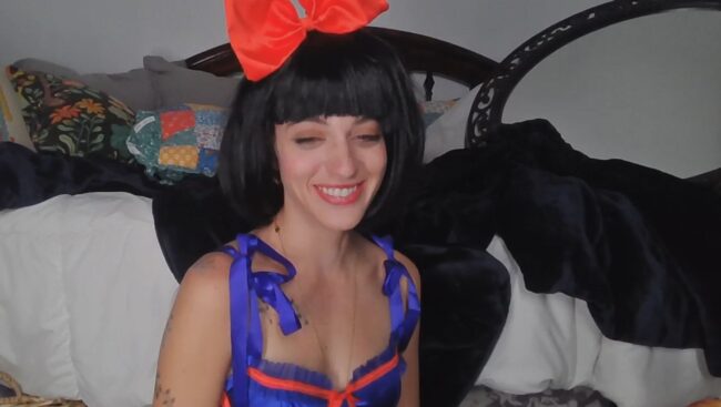 NaomiDee Becomes A Beautiful Snow White