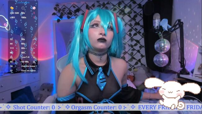 _Heavenly_Blue_'s Fantastic Cosplay Performance As Hatsune Miku