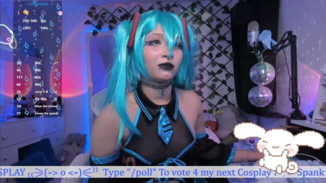 _Heavenly_Blue_'s Fantastic Cosplay Performance As Hatsune Miku