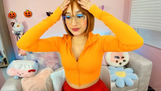 Time To Solve Some Mysteries With Tiny_Cora's Velma