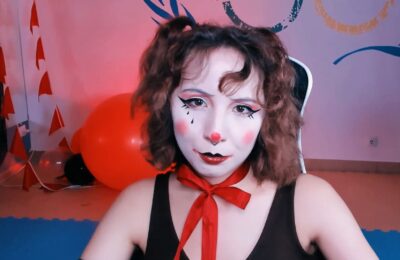 Jasminemilko Mimes Her Way Through The Day