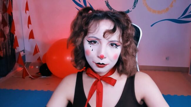 Jasminemilko Mimes Her Way Through The Day