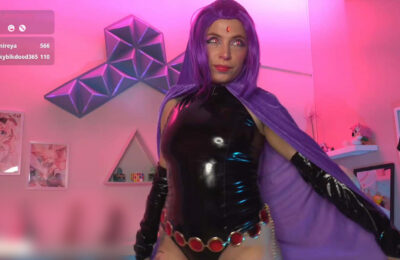 Dreamleah_ Shows Off Her Mysterious Raven Style