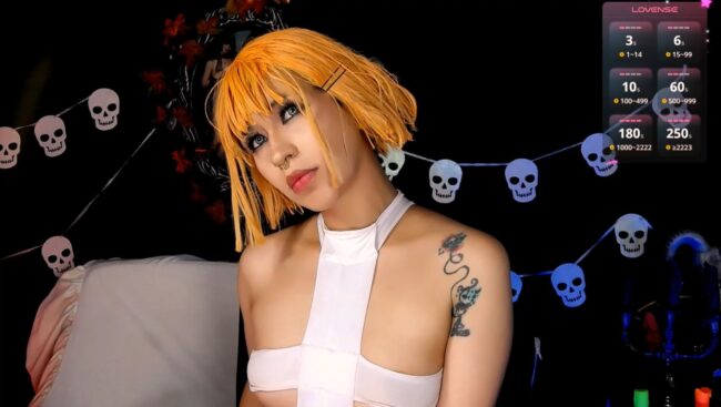 The_Kitty_Roxy's Supremely Stunning Leeloo Cosplay Show