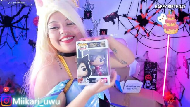 Ahri_elderwood Unboxes Some Birthday Presents In Her K/DA Outfit