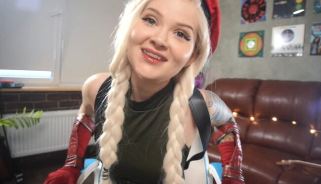 Awondrr Flexes Her Muscles As Cammy