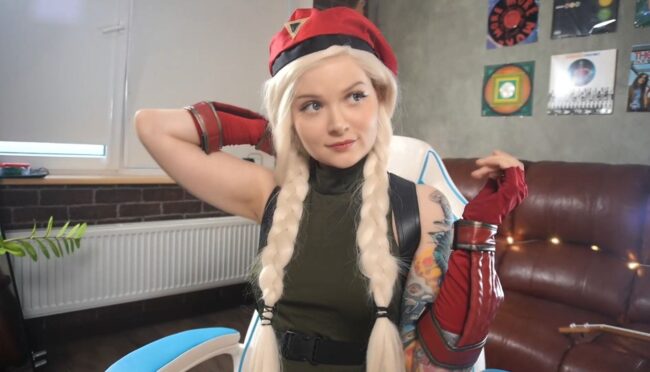 Awondrr Flexes Her Muscles As Cammy