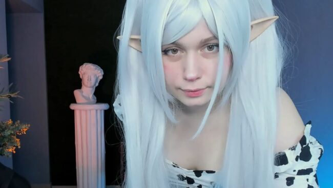 Cute Elf Fioramarmoris Shows Off Her Enchanting Moves