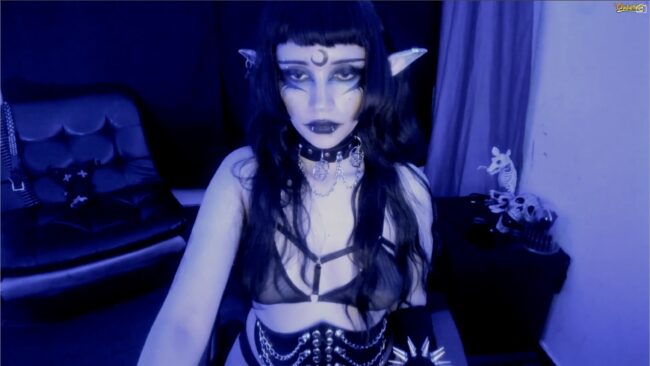 Yueeclipsa Has Goth Some Royal Elven Flare