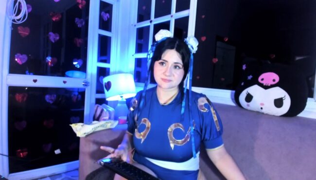 Harimoon's Adorable Chun-Li Cosplay Show