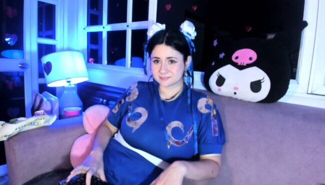 Harimoon's Adorable Chun-Li Cosplay Show