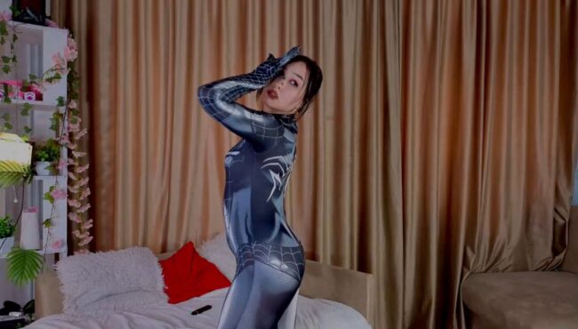 Ariellemckoon Shows Off Her Symbiote Suit