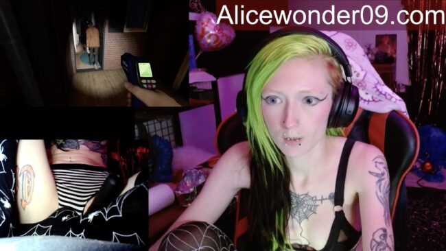 Alicewonder09 Hunts Down Ghosts In Phasmophobia