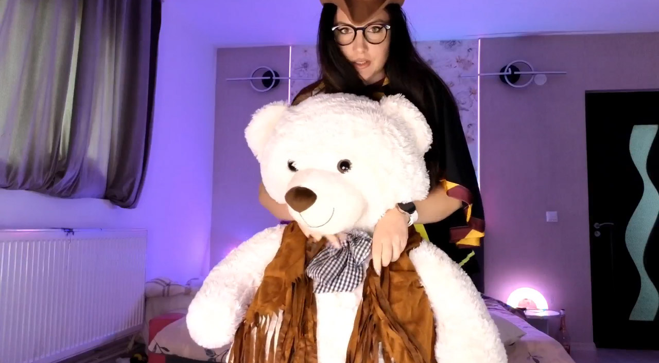 Mellisaangel Adds A Bit Of Yeehaw To Her Gryffindor Style