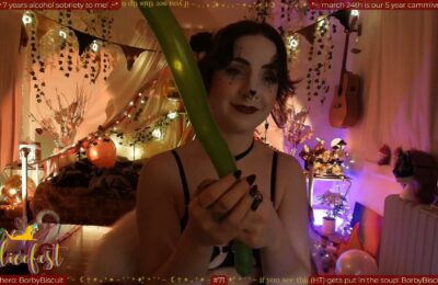 Circus Leader Aliceisonfire Shows Off Some Balloon Wrangling