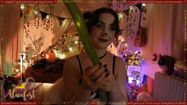 Circus Leader Aliceisonfire Shows Off Some Balloon Wrangling