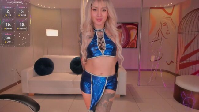 MollySunders Shows Off Her Sexy Kitana Style