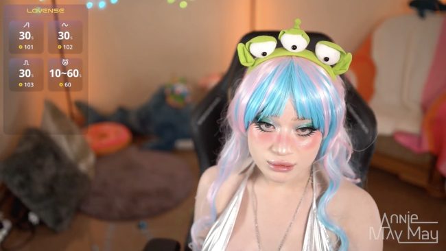 A Little Green Wo(man), Annie_may_