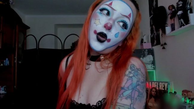 Clowning Around With Makii_33