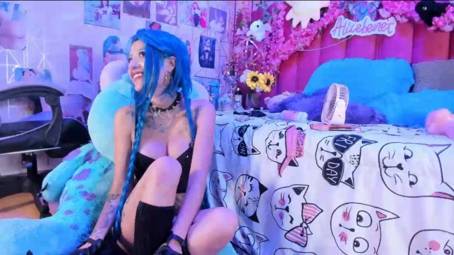Alicebenet Jinxes Up Her Cosplay Show