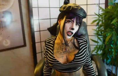 Miming Around With Scarlet_01