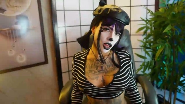 Miming Around With Scarlet_01 