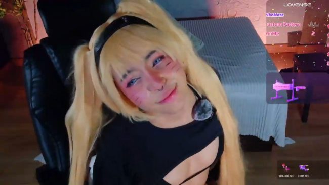 Emmanakamura Shows Off Her Shinobi Style