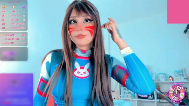 Sweetalien Cosplays To Win As D.Va