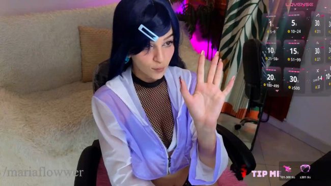 Maria_flower Shows Off Her Cute Hinata Cosplay