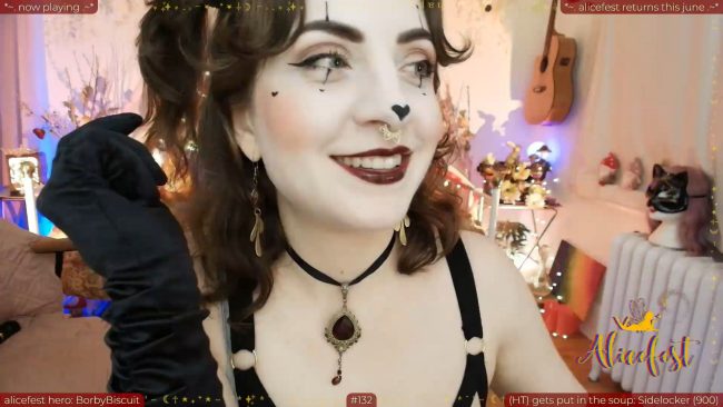 Aliceisonfire Clowns Around In Her Circus