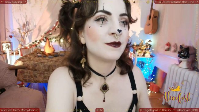 Aliceisonfire Clowns Around In Her Circus