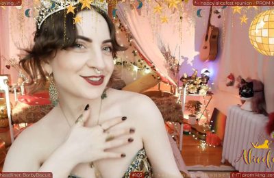 Aliceisonfire Is A Pretty Prom Queen