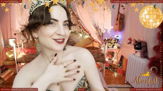 Aliceisonfire Is A Pretty Prom Queen