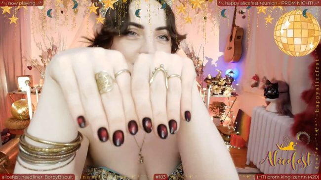 Aliceisonfire Is A Pretty Prom Queen