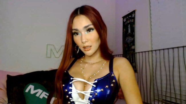 Scarmoonxxx Serves Up Some Sexy Nico Robin Style