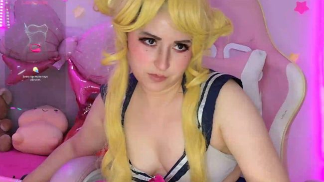 EmillyRogers Serves Up A Cute Sailor Moon Style Show