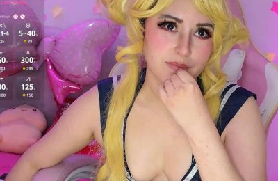 EmillyRogers Serves Up A Cute Sailor Moon Style Show
