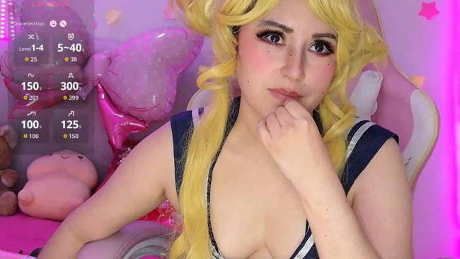 EmillyRogers Serves Up A Cute Sailor Moon Style Show