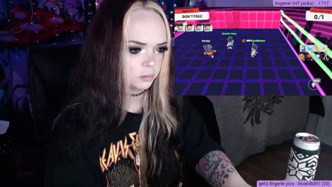 Godddame Guides Her Team Through Stumble Guys
