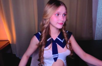 AdelineCrash Earns An A+ For Her Cam Show