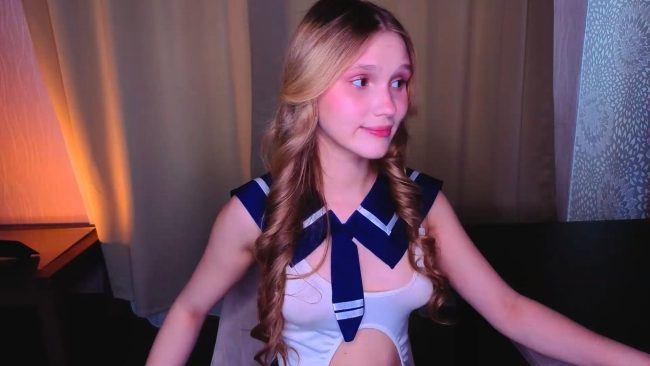 AdelineCrash Earns An A+ For Her Cam Show