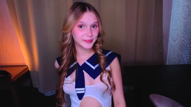 AdelineCrash Earns An A+ For Her Cam Show