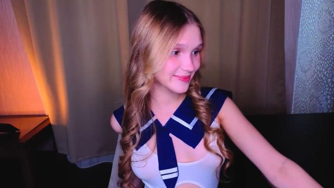 AdelineCrash Earns An A+ For Her Cam Show