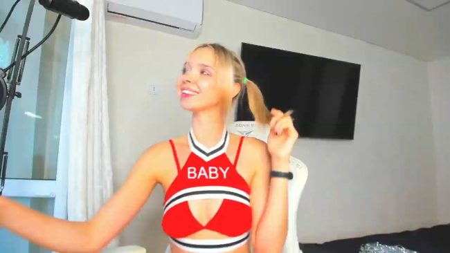 Cute Cheerleader GlitchyDoll Shows Off Her Moves