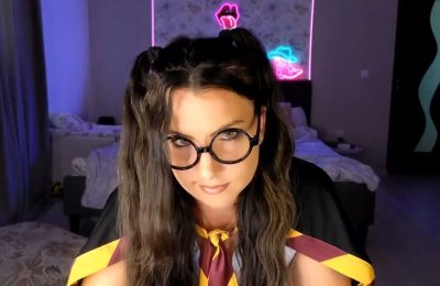 Mellisaangel Shows Off Her Hogwarts Style